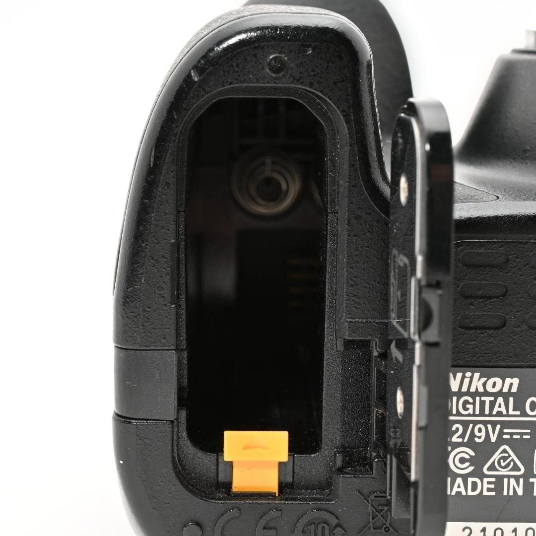 【良品・カメラケース付き】 Nikon D3300 ダブルズームキット2
