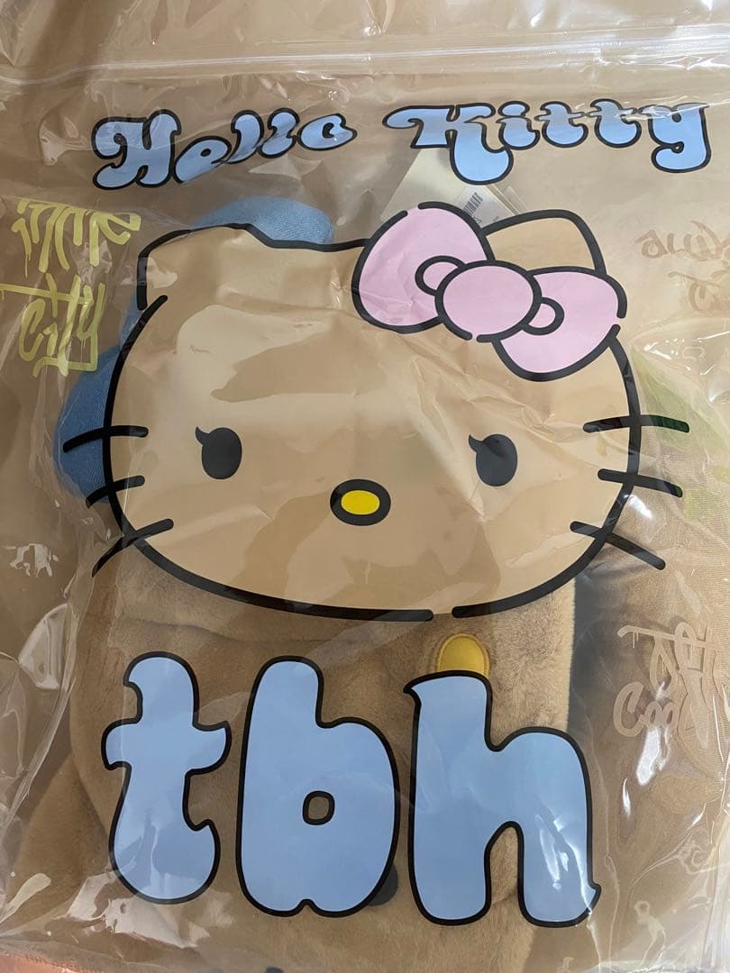 海外限定ハローキティ x TBH ネックピロー