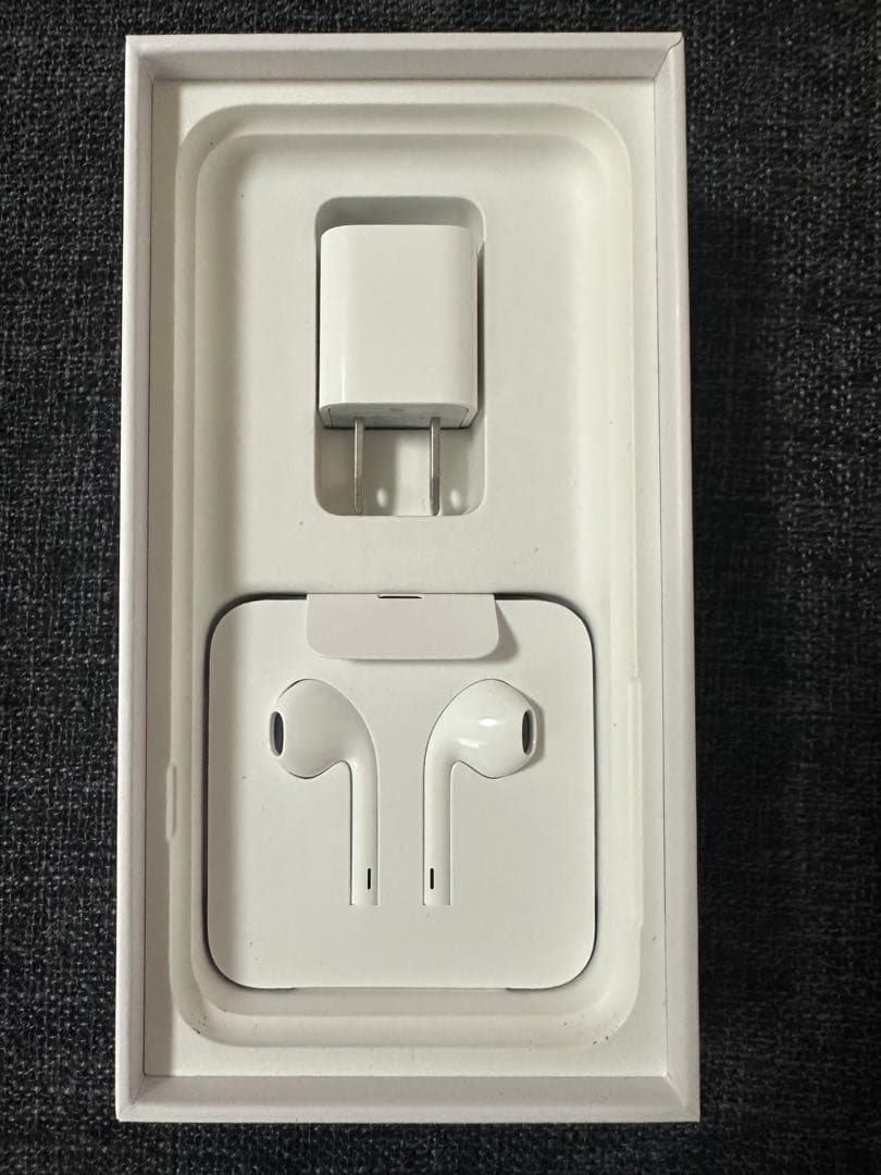 ジャンク品　iPhone8 シルバー　64GB SIMフリー