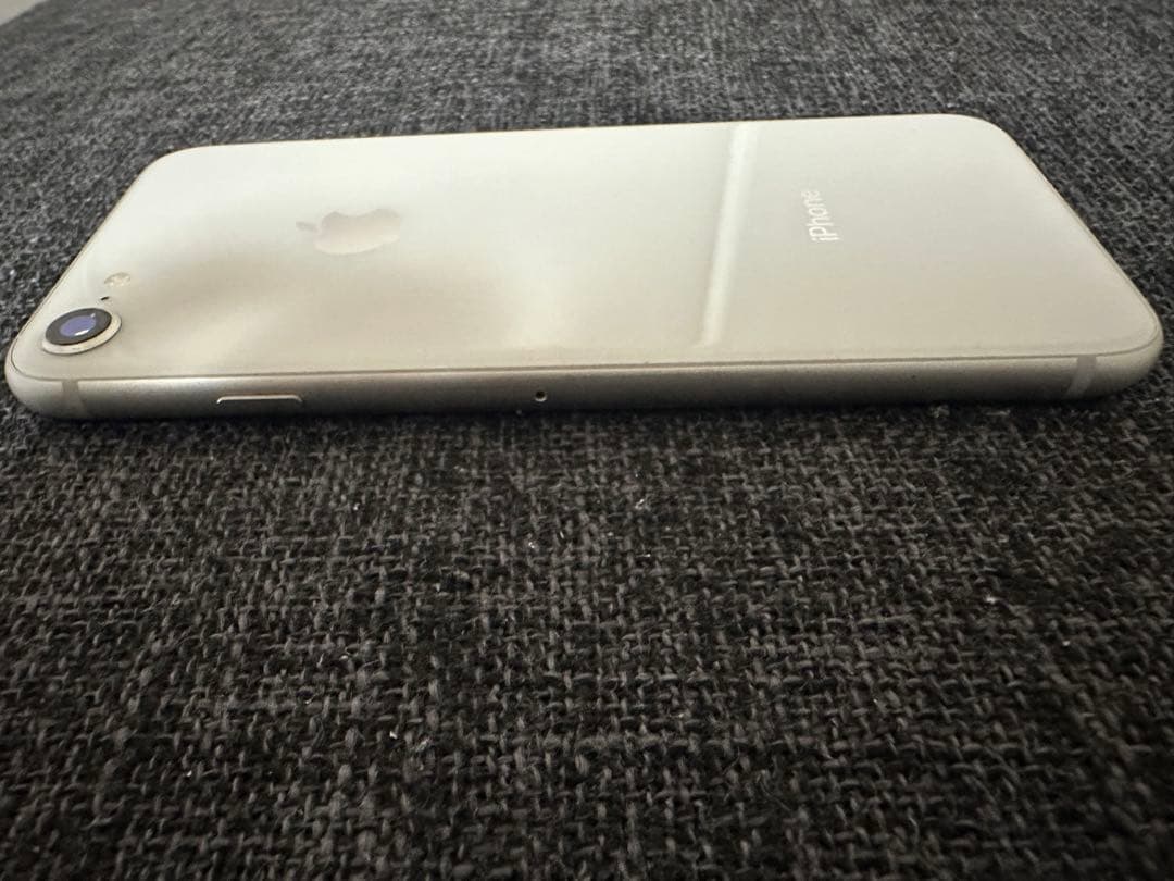 ジャンク品　iPhone8 シルバー　64GB SIMフリー
