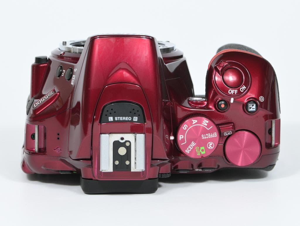 【美品】 ニコン　Nikon D5500 レンズキット 《ショット数2283》