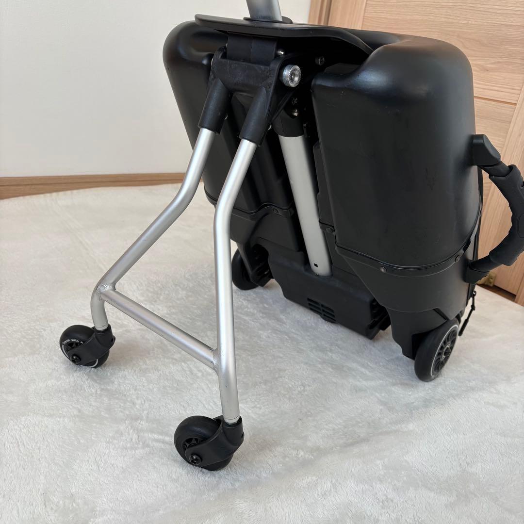 乗れるキャリーケース 子供が乗れる機内持ち込み可 乗れるスーツケース　QBOX