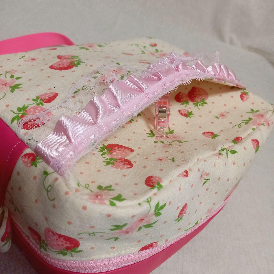 手作り☆生成いちごと濃ピンク合皮の通園ショルダーバッグ☆Mサイズ