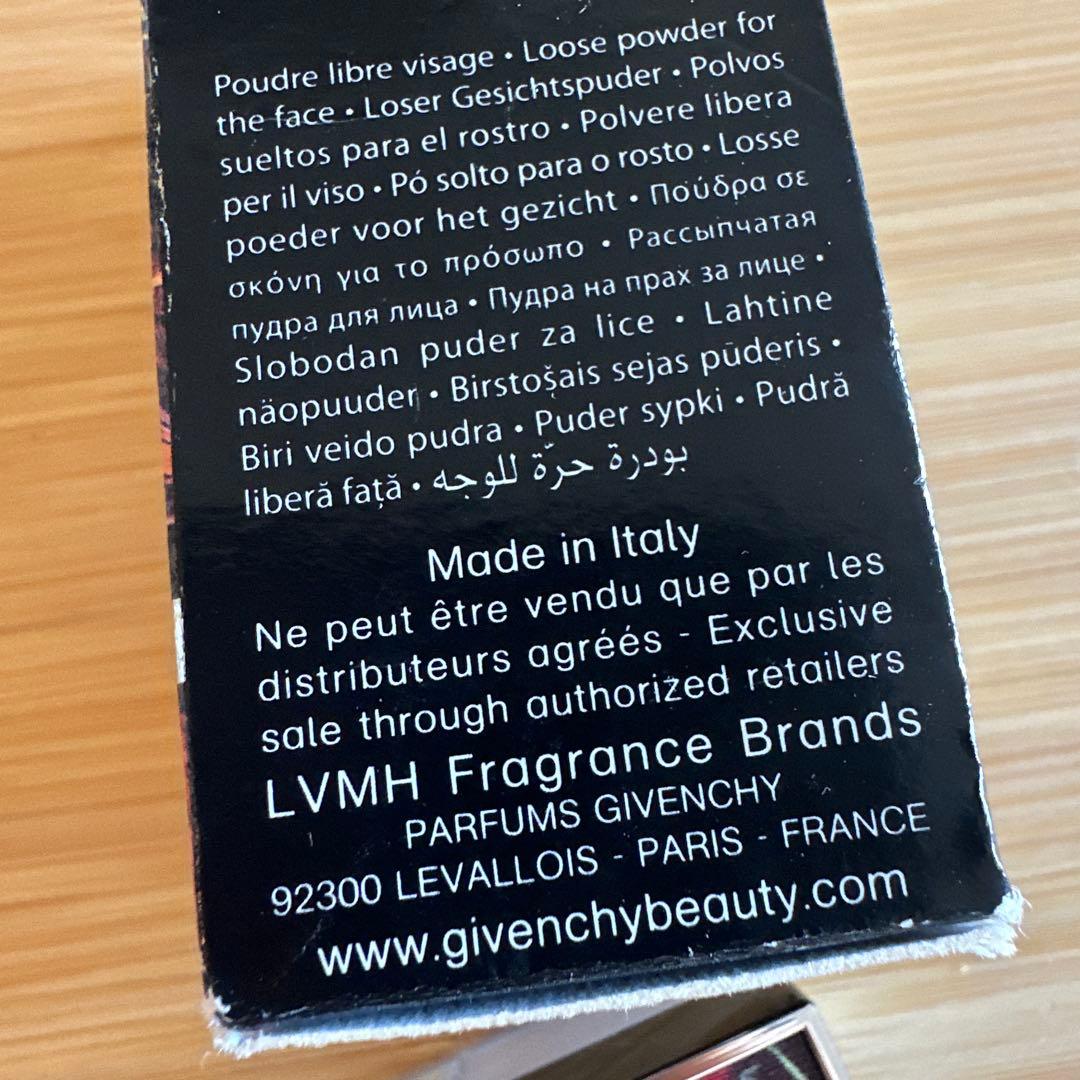 GIVENCHY PRISME LIBREプレストパウダー4色セット限定デザイン