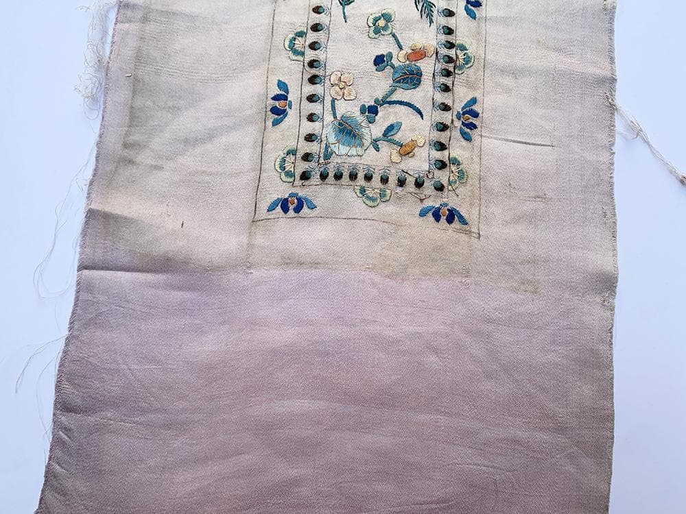 【繍】　★ 織繍 藕色地花魚紋挽袖裁片 ★　清時代　金魚花卉 刺繍文様　明清繍品