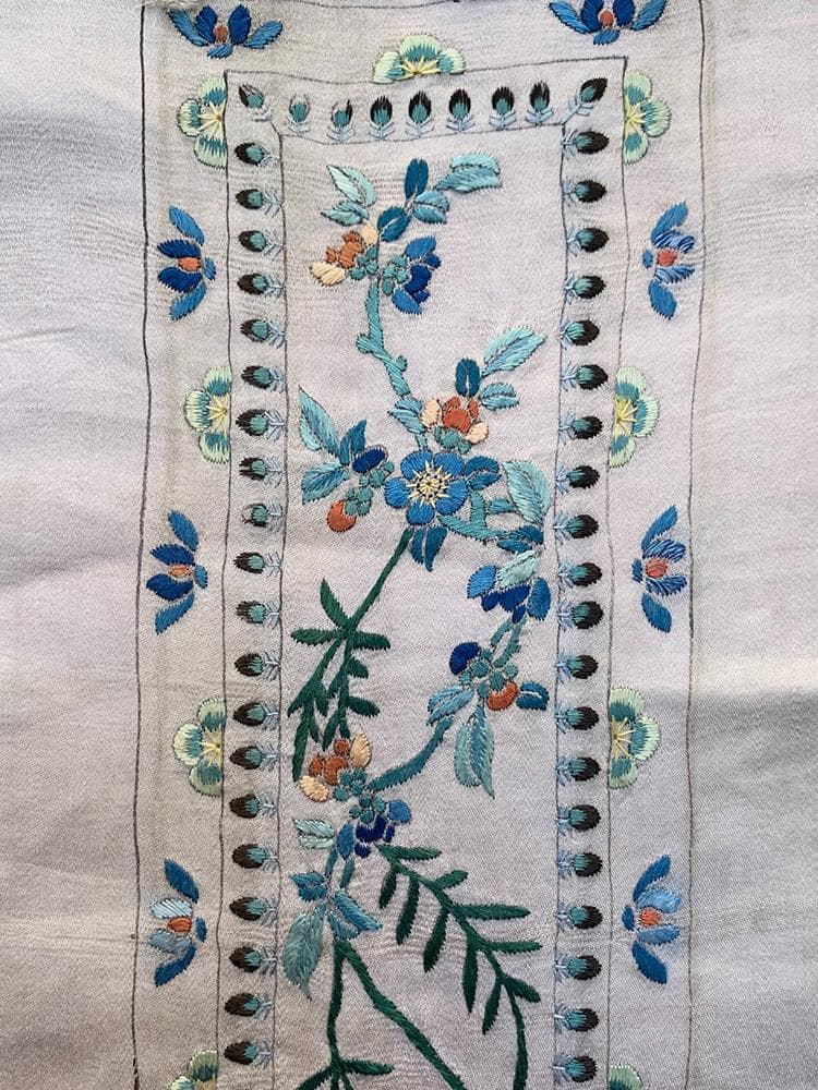 【繍】　★ 織繍 藕色地花魚紋挽袖裁片 ★　清時代　金魚花卉 刺繍文様　明清繍品