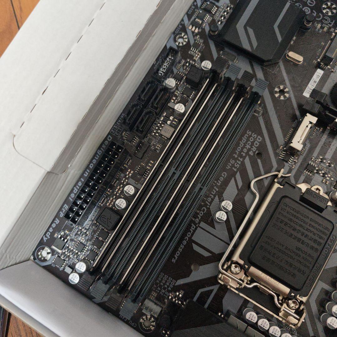 GIGABYTE Z390 M GAMING マザーボード MicroATX