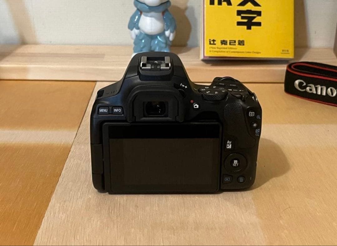 【美品】Canon EOS Kiss X10 一眼レフカメラ