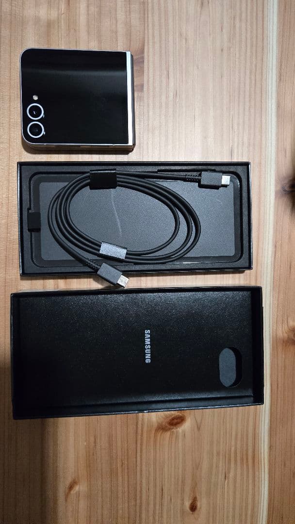 Galaxy Z Flip6 本体 +MAISON KITSUNEケース付き