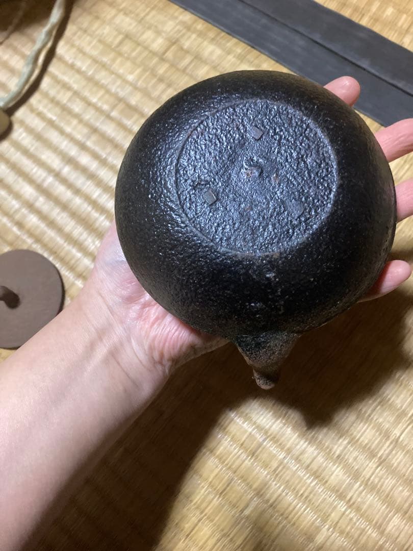 波模様の鉄製鉄瓶