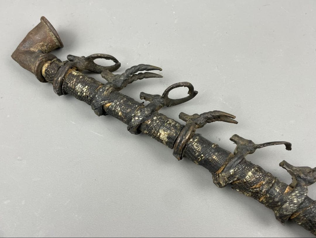 珍品 アフリカ ヴィンテージ 喫煙具 革製 真鍮 爪型 装飾 煙管 希少 パイプ