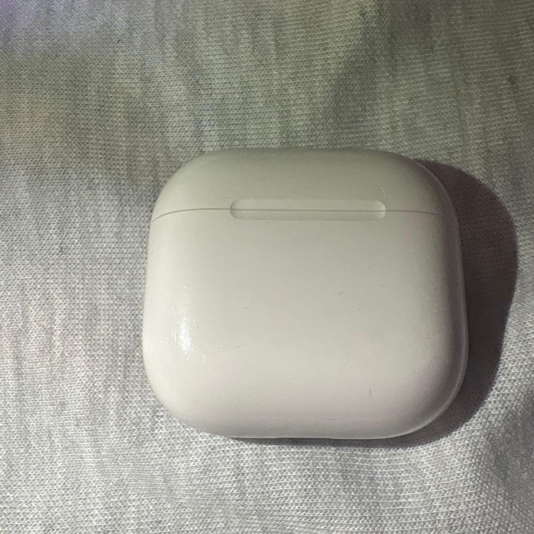 AirPods 4 ケースのみ