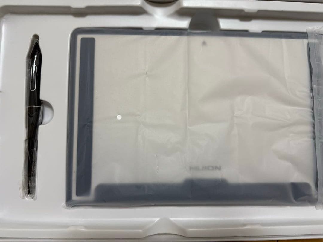 HUION KAMVAS 13 液タブ