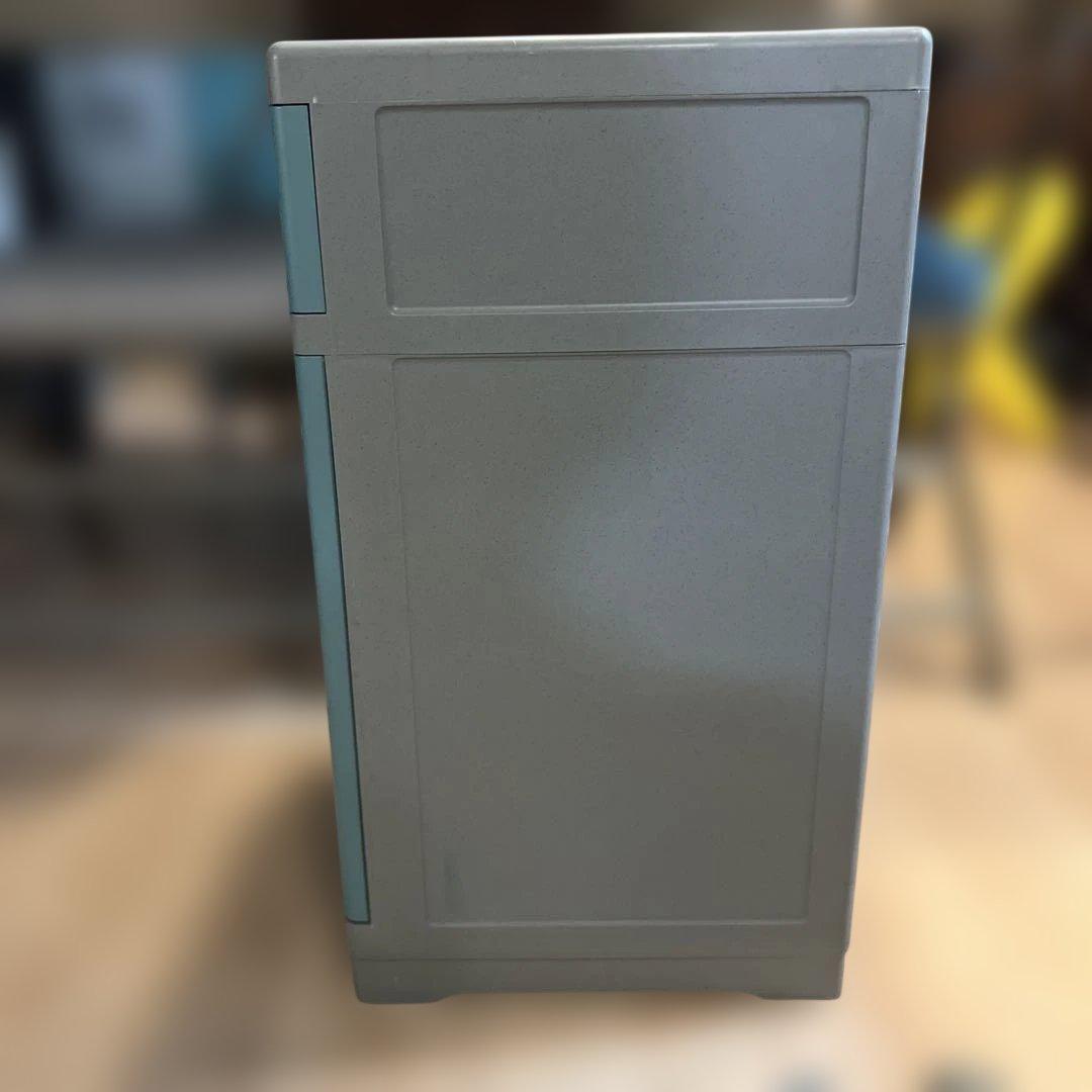 rubbermaid ラバーメイド　キャビネット　サイドデスク　サイドテーブル
