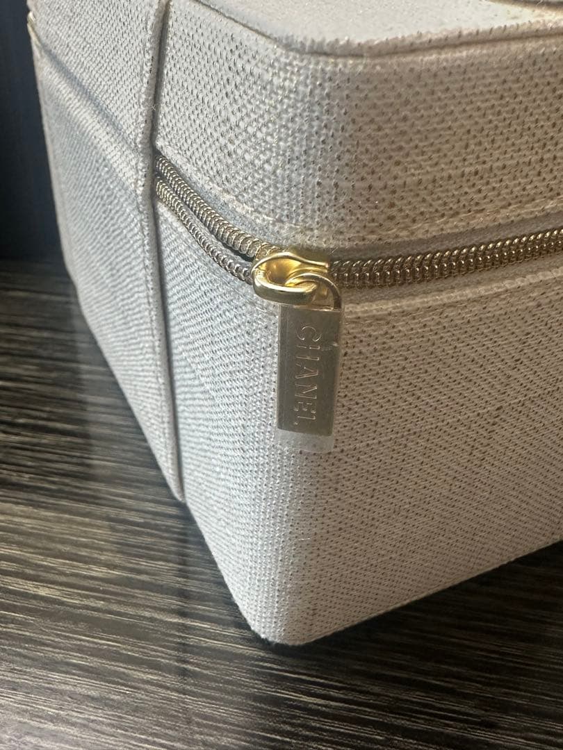 CHANEL BEAUTE ホワイトバニティ ポーチ ノベルティ シャネル　新品