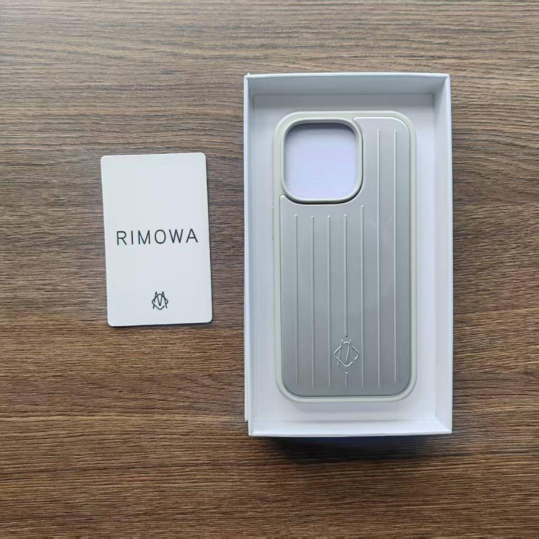RIMOWA iPhone16Pro ケース シルバーワ イヤレス充電が可能