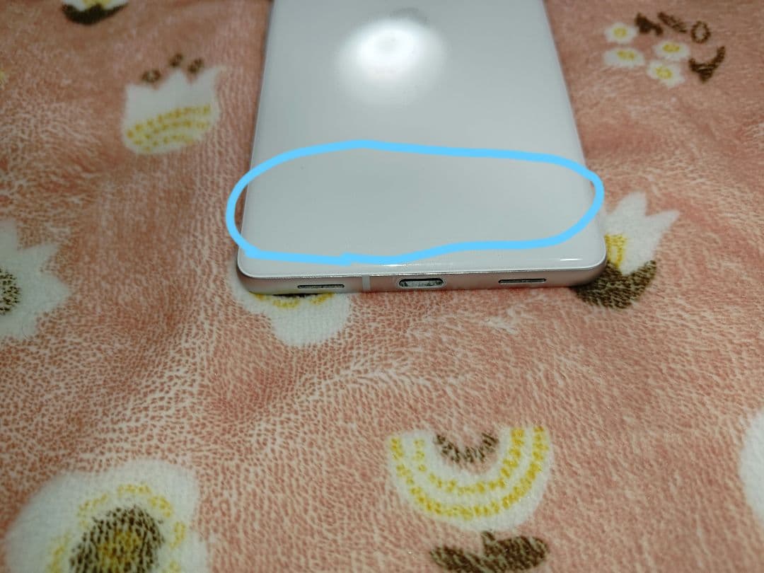 Google Pixel 7a  128GB（画面角にヒビ・動作良好）