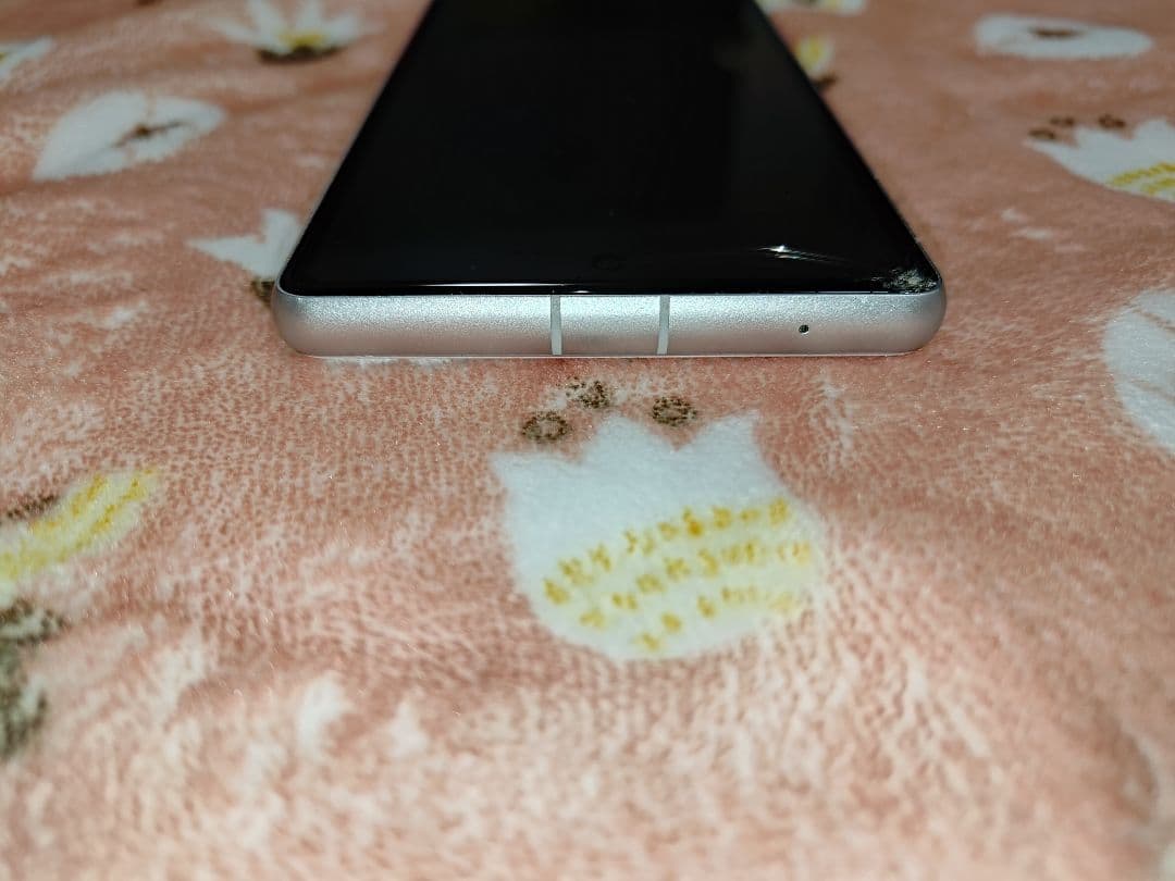 Google Pixel 7a  128GB（画面角にヒビ・動作良好）
