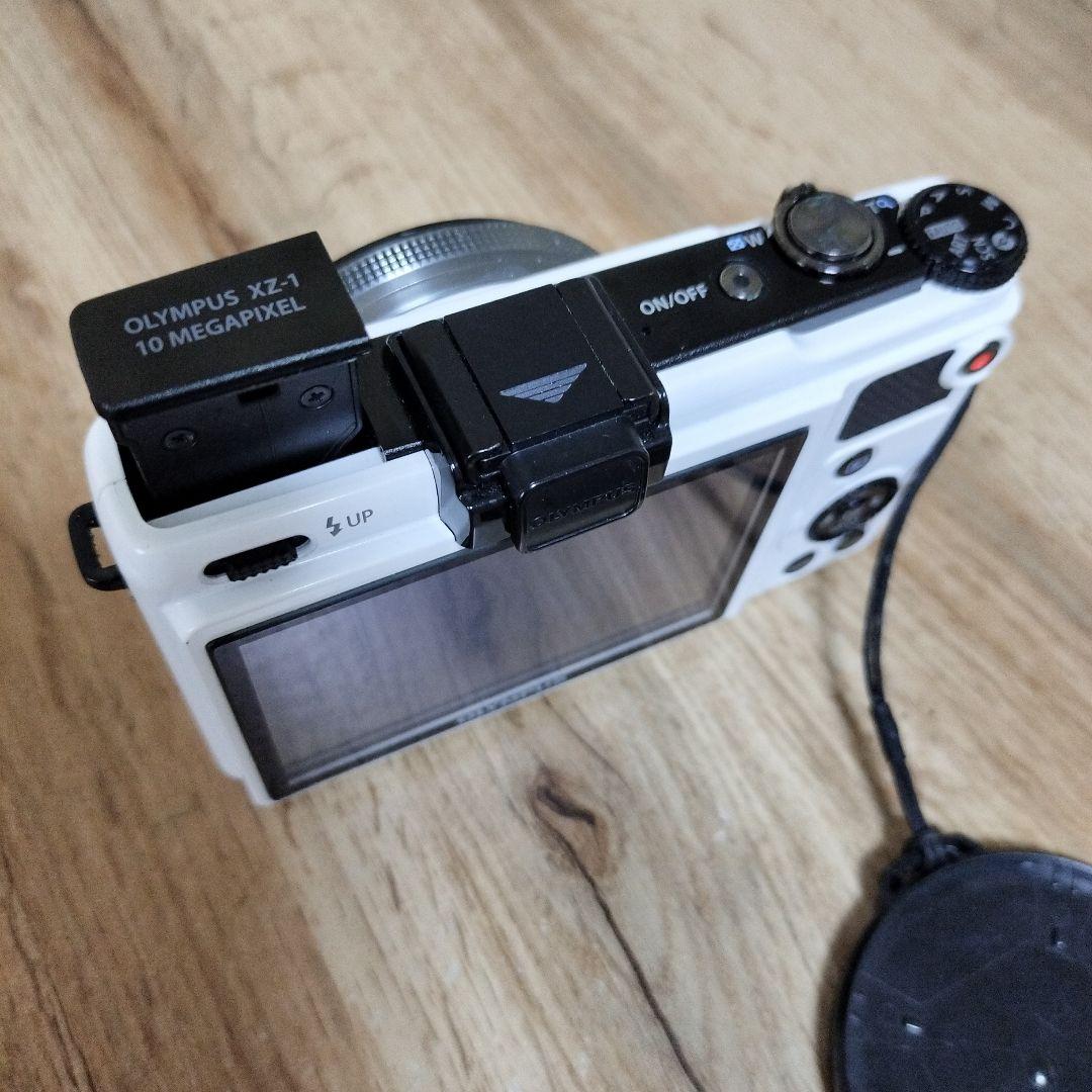 OLYMPUS　xz-1 10 MEGAPIXEL　デジタル　カメラ　白