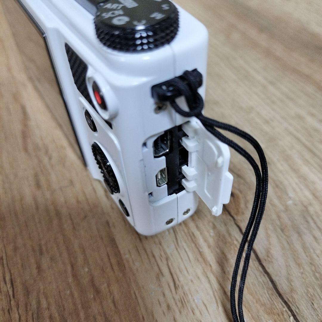 OLYMPUS　xz-1 10 MEGAPIXEL　デジタル　カメラ　白
