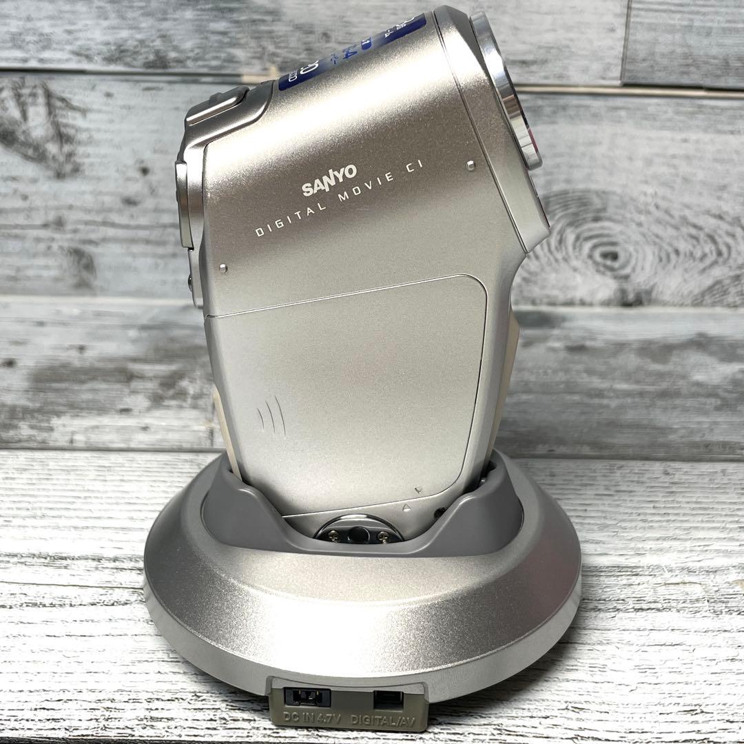 【美品】SANYO「Xacti」デジタルムービーカメラ DMX-C1