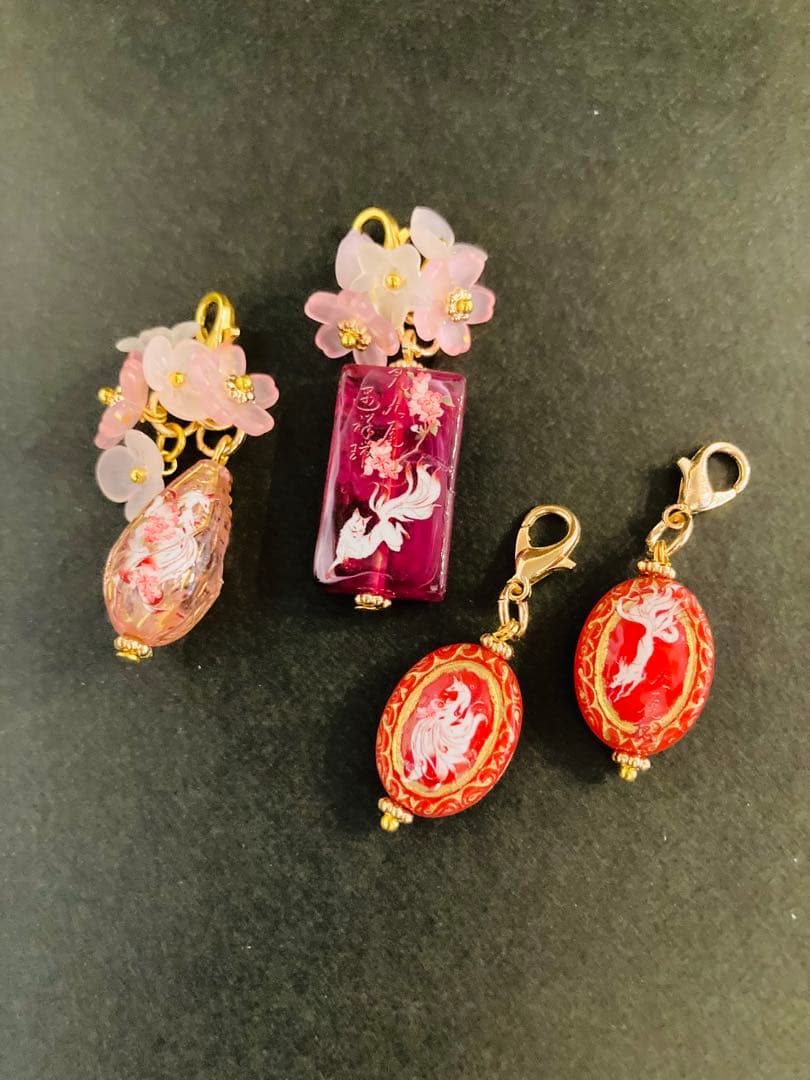 桜⌘妖狐⌘化け狐　両面デザイン　アクセサリーチャーム和風　中華風　九尾4個セット