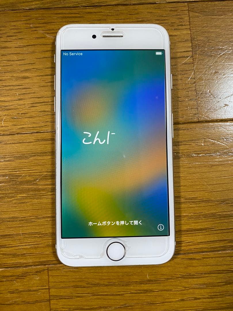 Apple iPhone 8シルバーケース付き