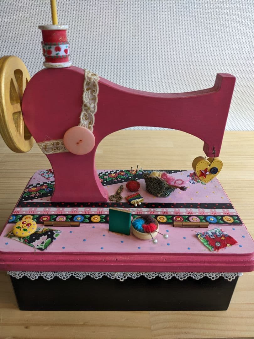 ハンドメイド　ミシン型ボックス