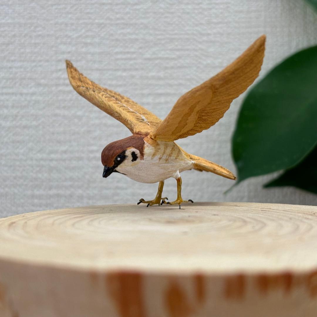 野鳥彫刻 すずめ 羽ばたき ミニチュア 作者ituo