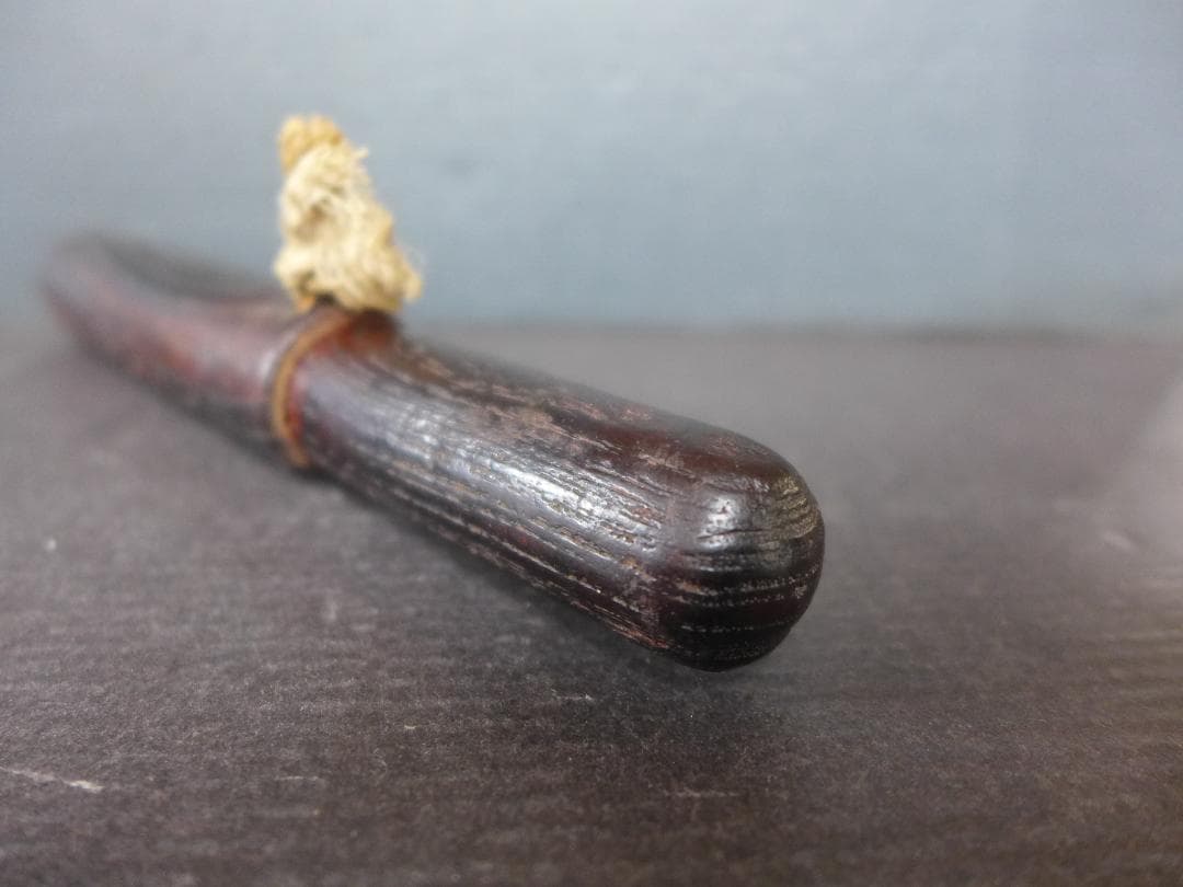 時代物　明治大正期頃　古い木製一刀彫　キセル入れ物　煙管筒　提げ物　喫煙具　骨董