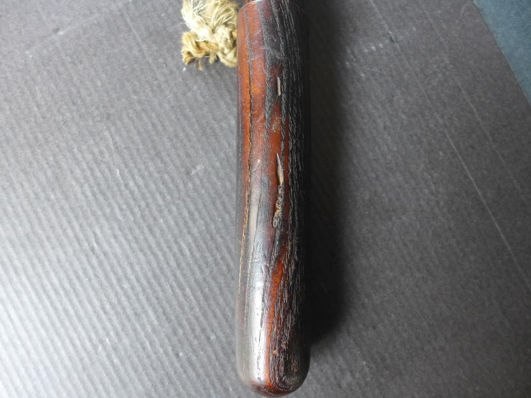 時代物　明治大正期頃　古い木製一刀彫　キセル入れ物　煙管筒　提げ物　喫煙具　骨董