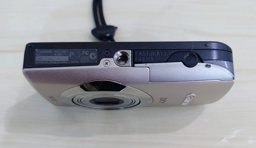美品　Canon IXY 10S　コンパクトデジタルカメラ