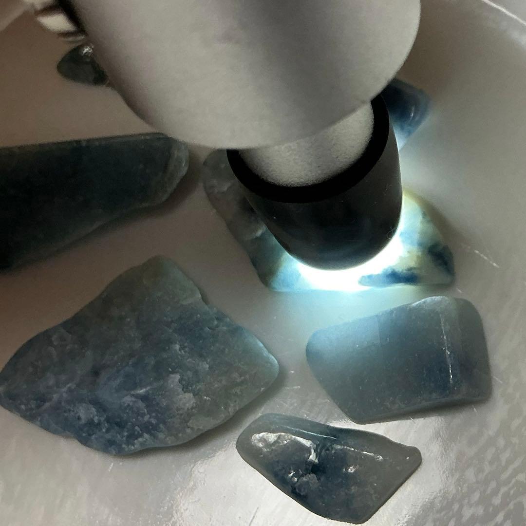 コン沢翡翠　端材原石　（147）　極濃〜爽青　11.1g