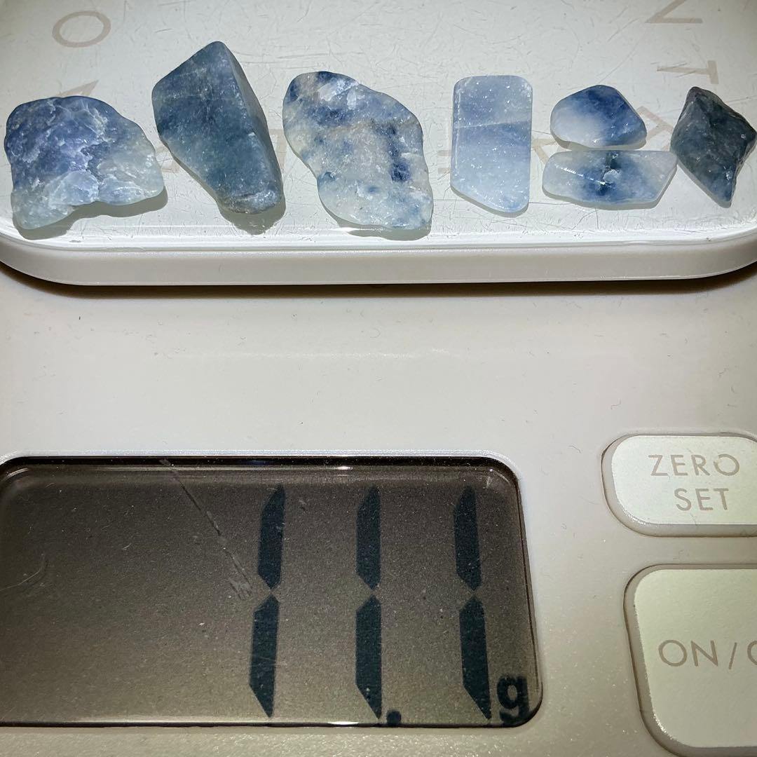 コン沢翡翠　端材原石　（147）　極濃〜爽青　11.1g