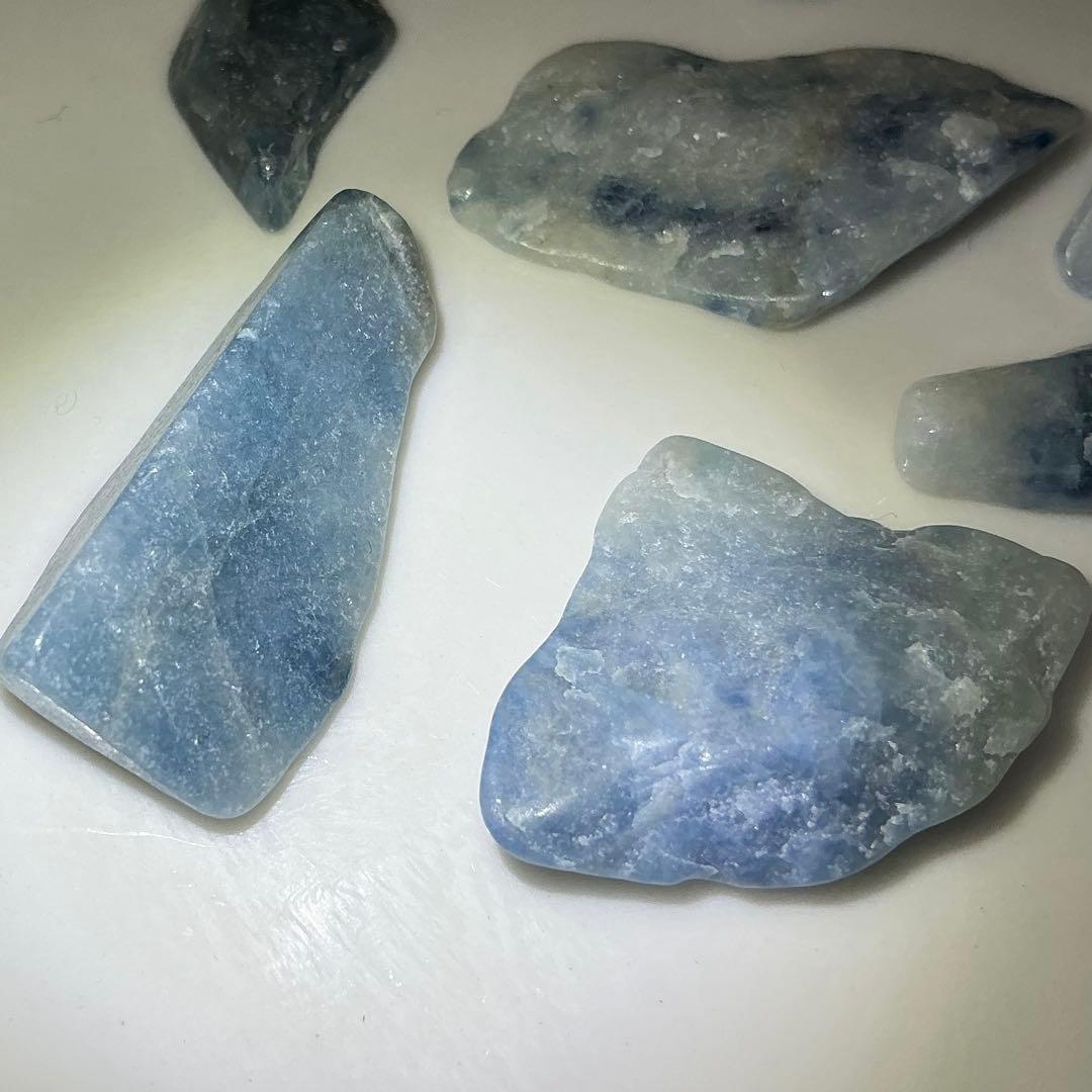 コン沢翡翠　端材原石　（147）　極濃〜爽青　11.1g