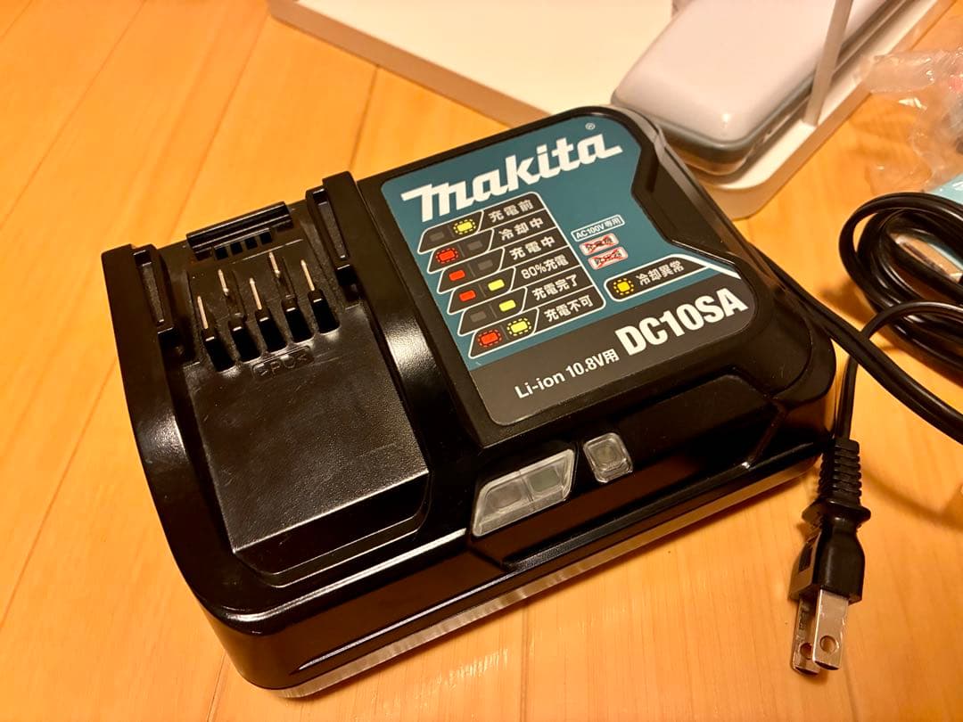 Makita CL107FD DC10SA 純正バッテリー・充電器、スタンド付き