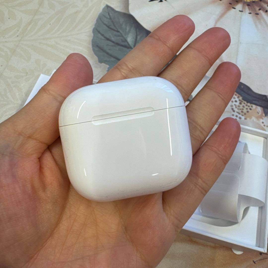 【ほぼ新品】Apple AirPods Pro (第4世代) 本体