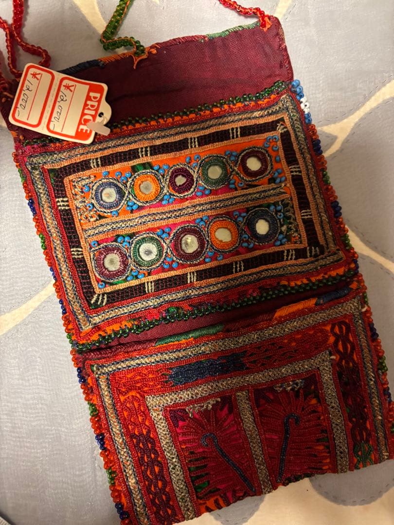 アフガニスタン民族の小物入れ？カード入れ？刺繍、ビーズ、ミラーワーク希少