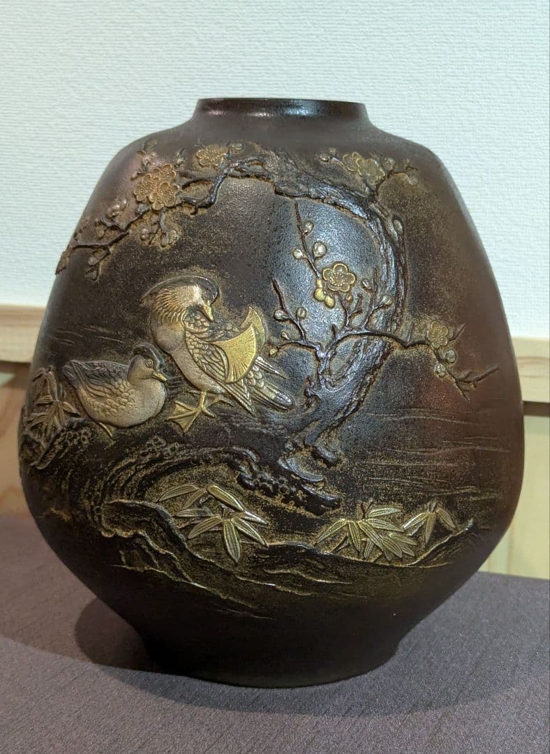 銅製 花瓶 瑞山銘 高肉彫 梅に双鳥文 高さ約22cm 重量約3.4kg
