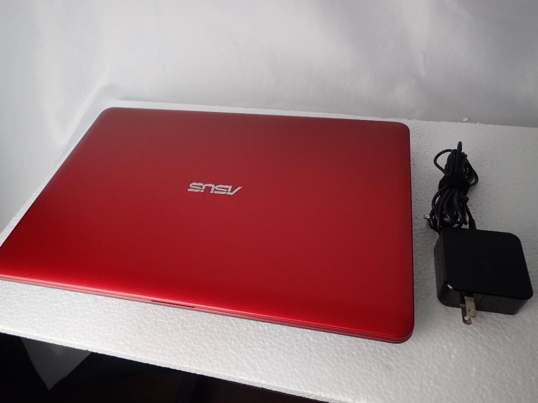 極美品！SSD換装済みでサクサク快適　カッコいいレッド色のAUASノートパソコン
