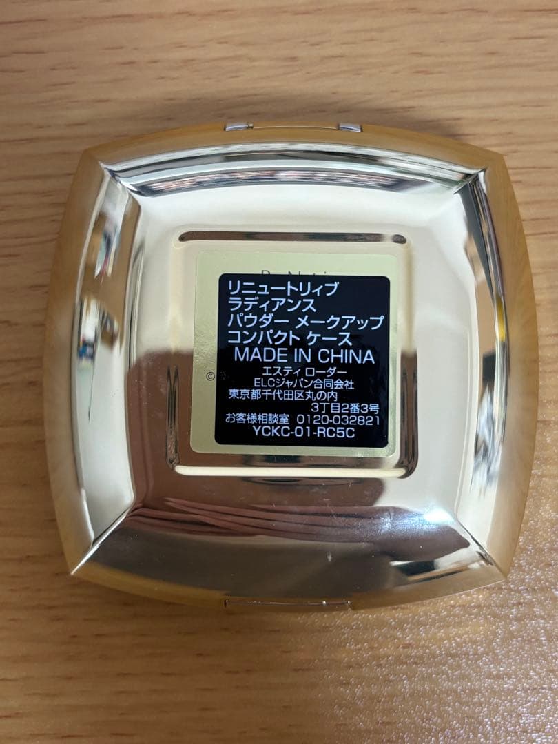 エスティローダ　リニュートリィブラディアンス パウダーファンデーション　03