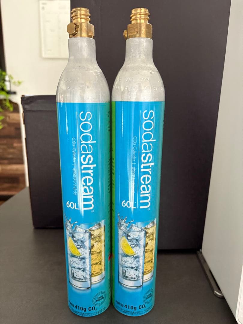 ね*る様 値下げsodastream 炭酸水メーカー + 空ガスシリンダー2本
