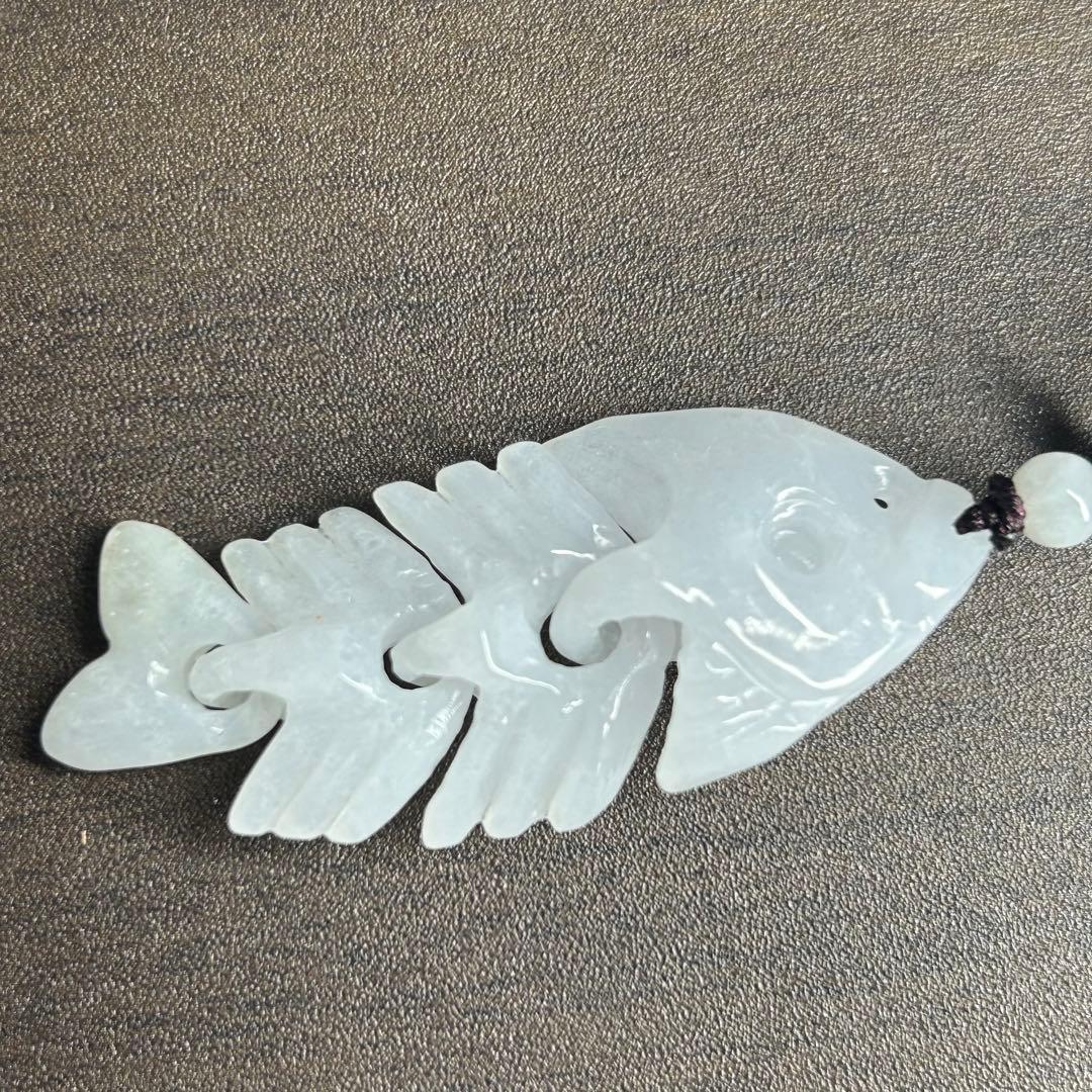 本翡翠ペンダント　魚の骨　動ける仕様　ミャンマー産希少　無含浸　無着色　一点限定