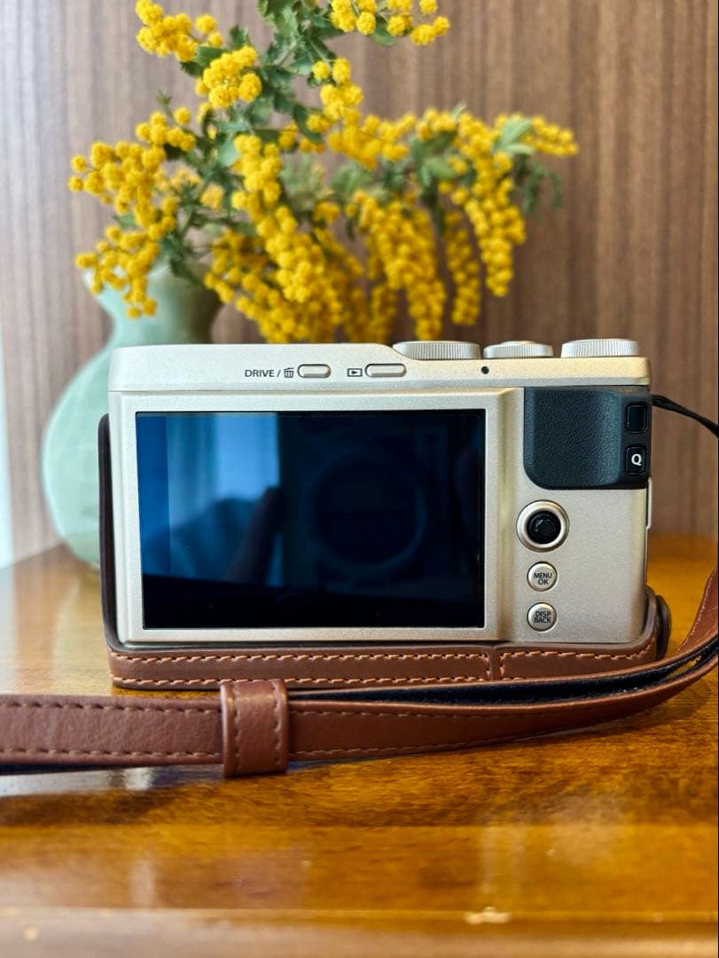 FUJIFILM XF10 シャンパンゴールド デジカメ 箱あり