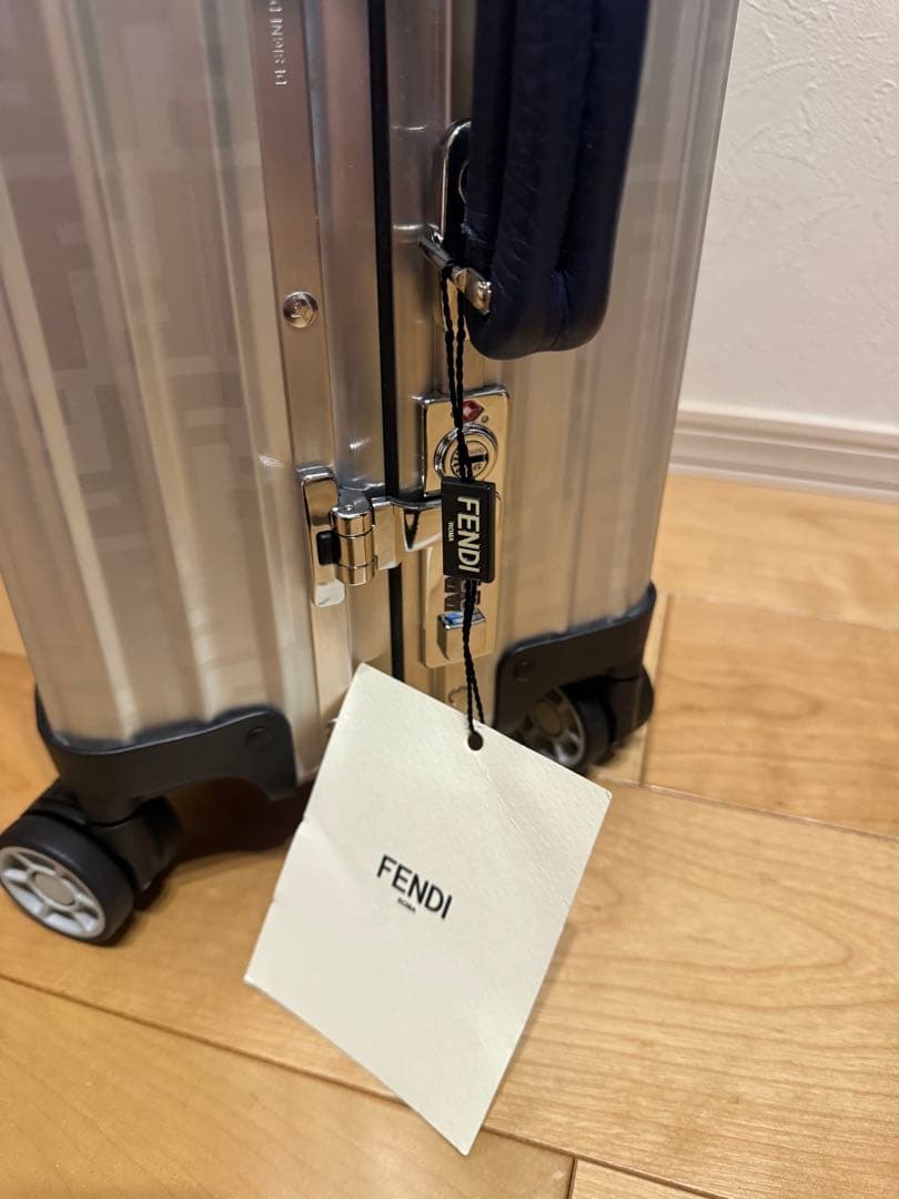 リモワ　RIMOWA FENDI キュリーケース　タグ付