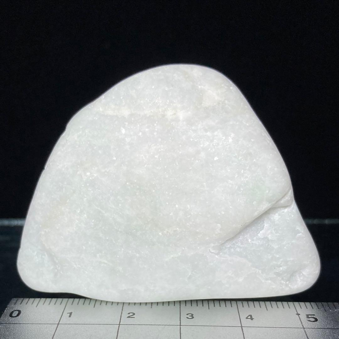 糸魚川翡翠　白翡翠　淡い翠×純白　原石　82.4ｇ
