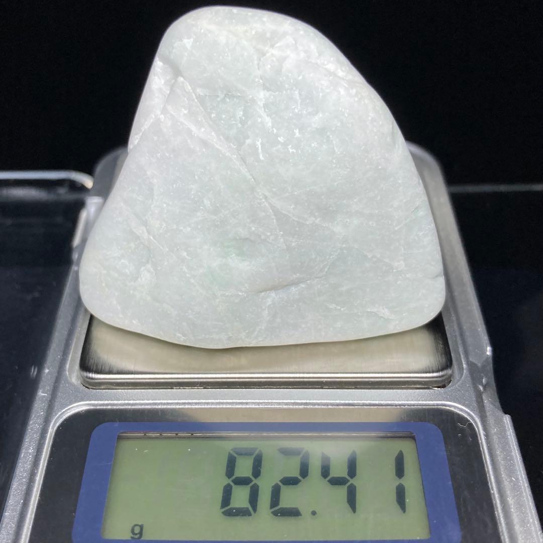 糸魚川翡翠　白翡翠　淡い翠×純白　原石　82.4ｇ
