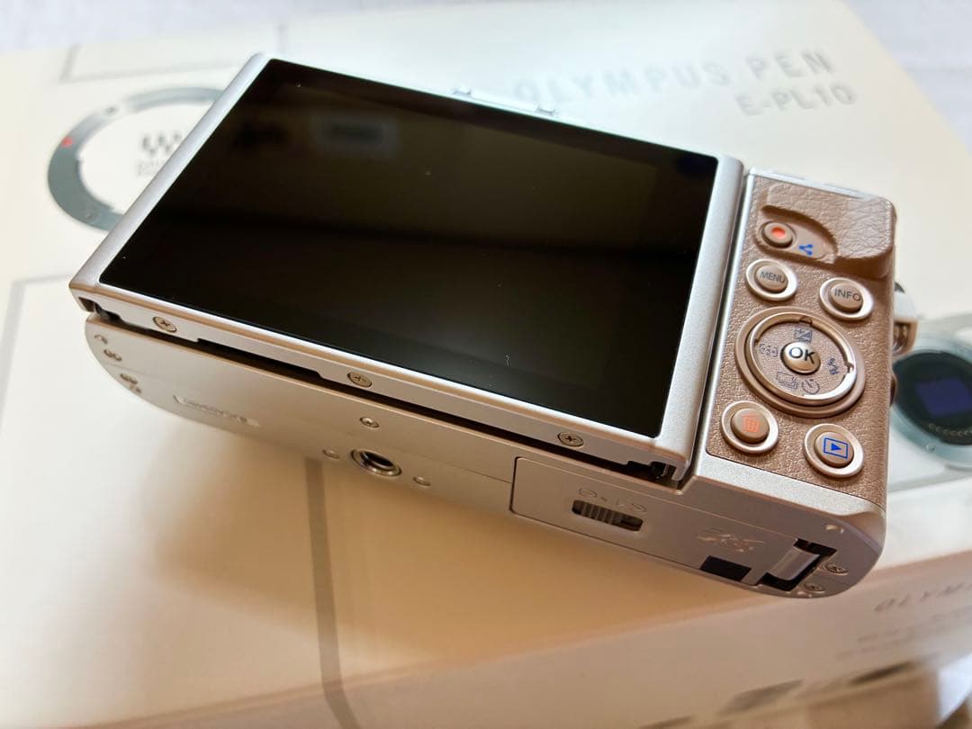 OLYMPUS PEN E-PL10 シルバー