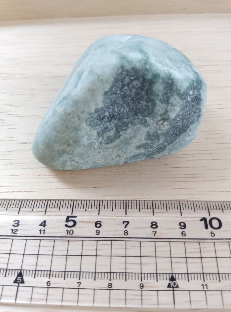 y*4様 国産　糸魚川翡翠　208g　部分的透過あり　ぎっしり結晶　きらきら　青