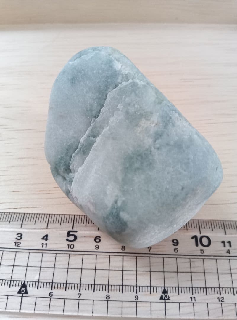 y*4様 国産　糸魚川翡翠　208g　部分的透過あり　ぎっしり結晶　きらきら　青